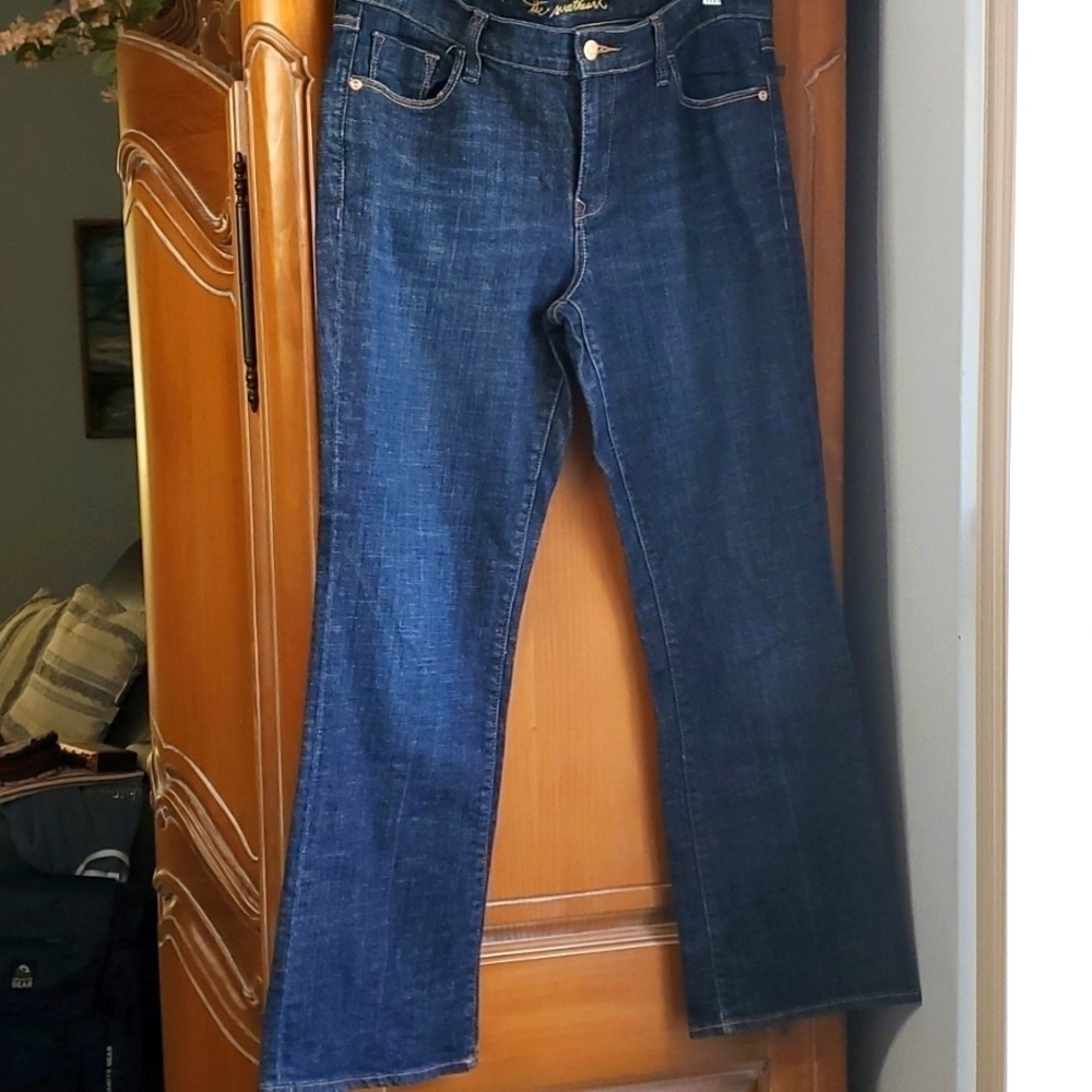 Old Navy The sweetheat jeans JClassic rise.‎ Boot-cut stretch. Size 8.
